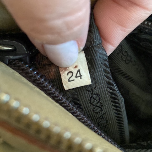 Vintage 90’s PRADA Handbag *HARD to FIND* - Picture 8 of 10